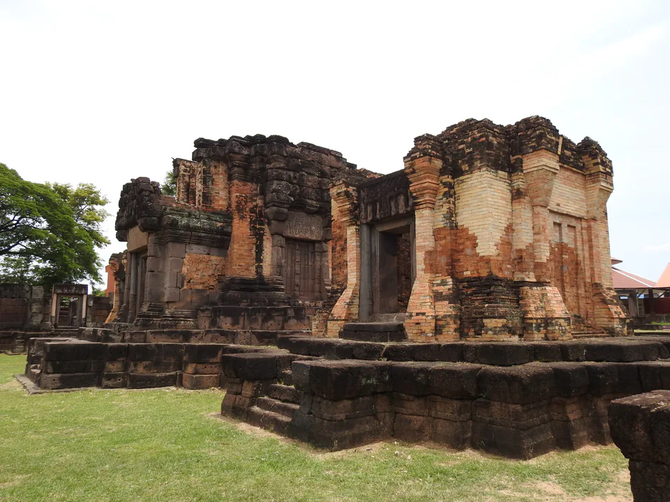 Prasat Sa Kamphaeng Yai