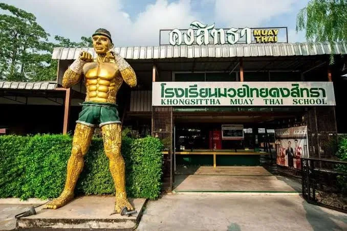 Golden fighter statue at the entrance of Khongsittha Muay Thai School