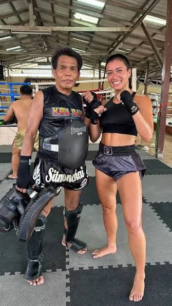 A trainer and fighter on the mats at Sitmonchai Gym