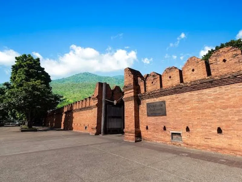 Tha Phae Gate & Old City Moat