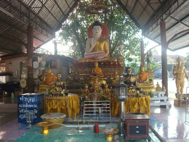 Wat Chi Phakhao