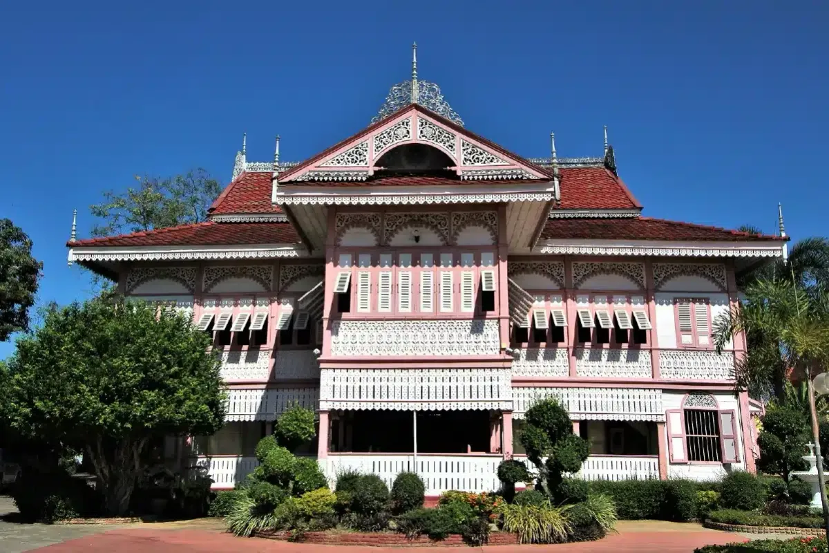 Vongburi teak house in Phrae